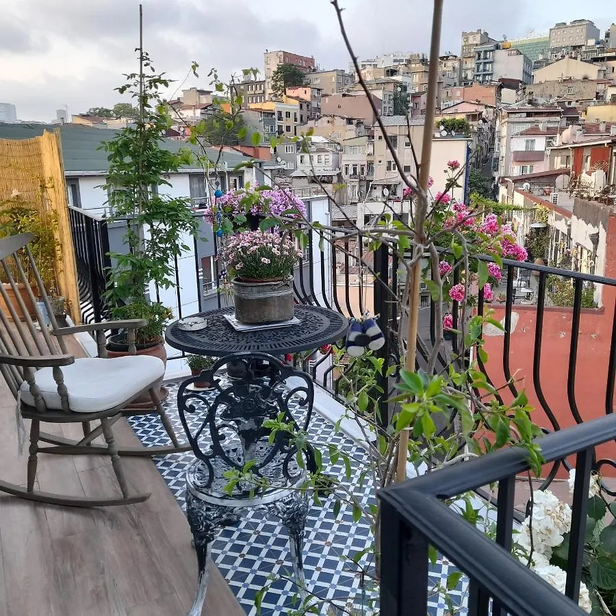 The White Swan Suites Beyoglu Istanbul Aparthotel